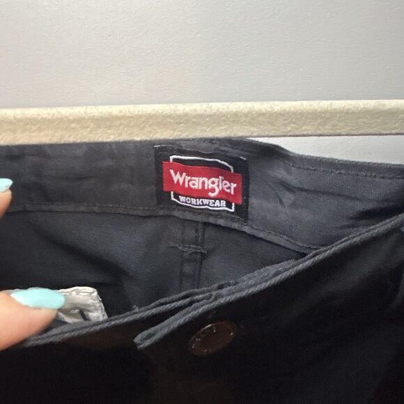 Wrangler Workwear Mens Black Relaxed Fit Cargo Pants 36x32 7 Pockets Durable - Picture 2 of 8